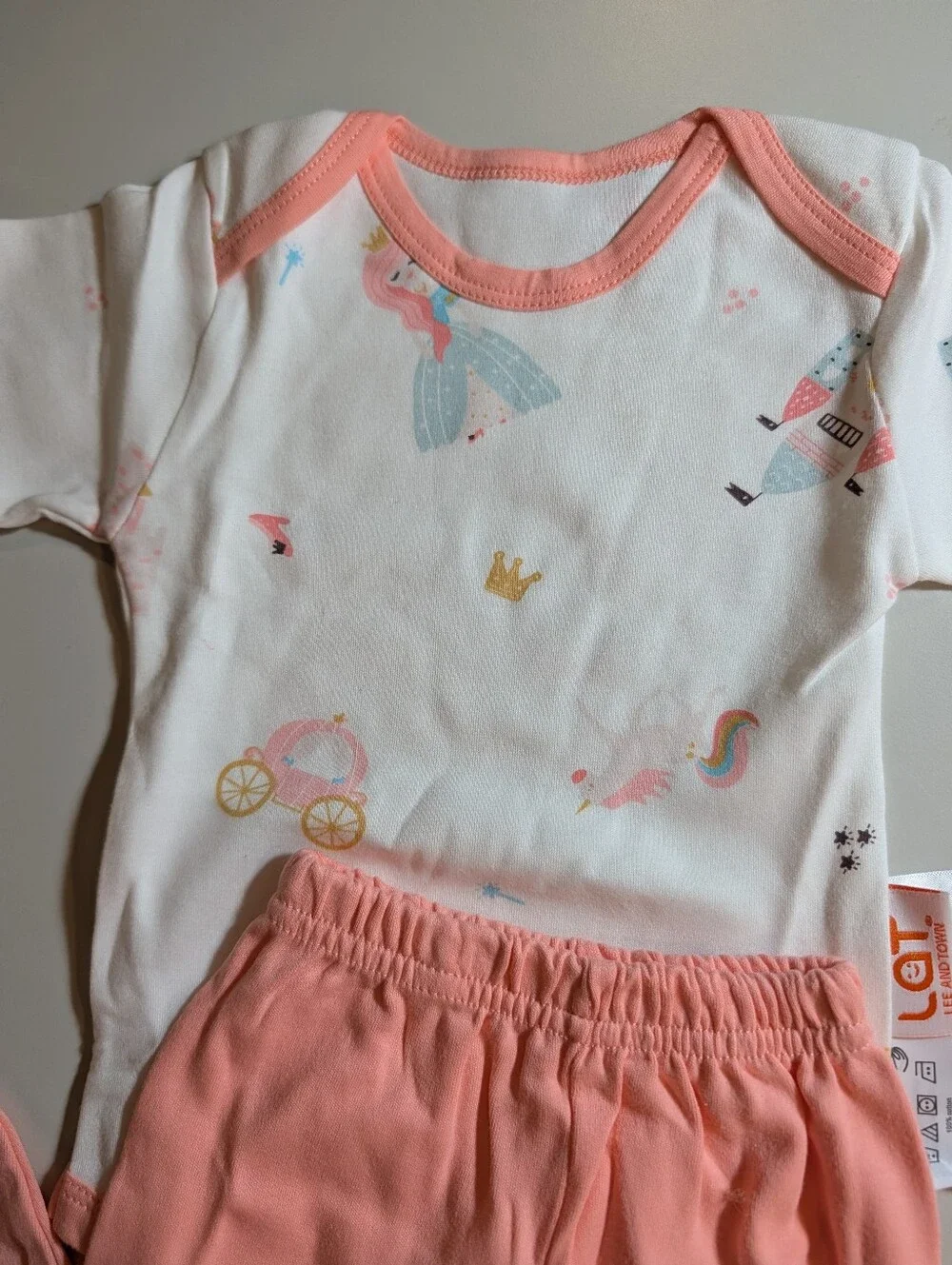 Lee & Town Princess Castle Baby Girls Peach Two-Piece Set with Hat NWT 0-3 Month
